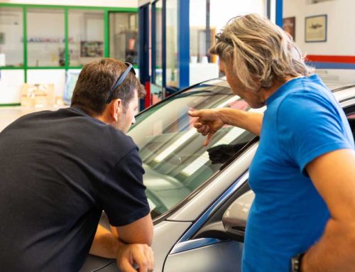 Szélvédőcsere vagy javítás? Ezeket készítsd elő, mielőtt időpontot kérsz